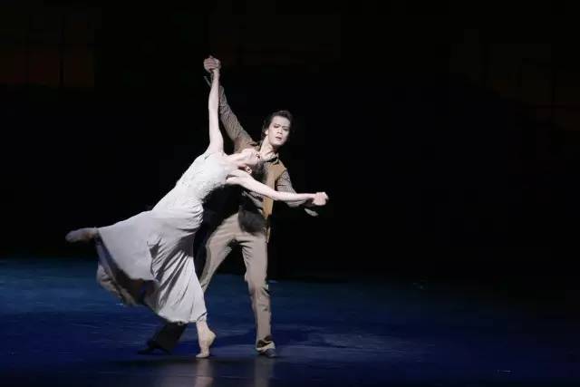 哈姆雷特主题分析英国文学史,哈姆雷特戏剧赏析