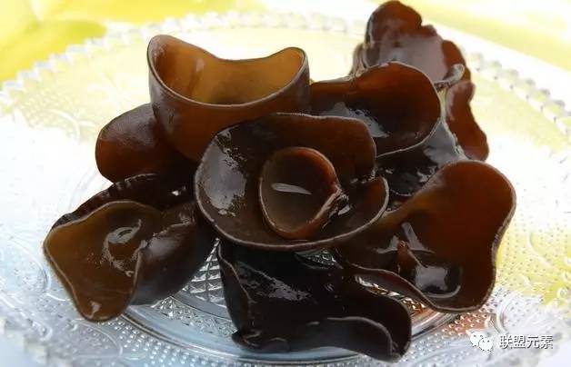 木耳怎么吃消胆结石,芦根木耳汤治胆结石