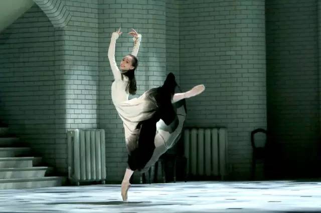 哈姆雷特主题分析英国文学史,哈姆雷特戏剧赏析