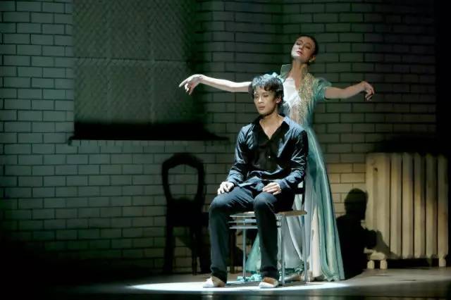 哈姆雷特主题分析英国文学史,哈姆雷特戏剧赏析