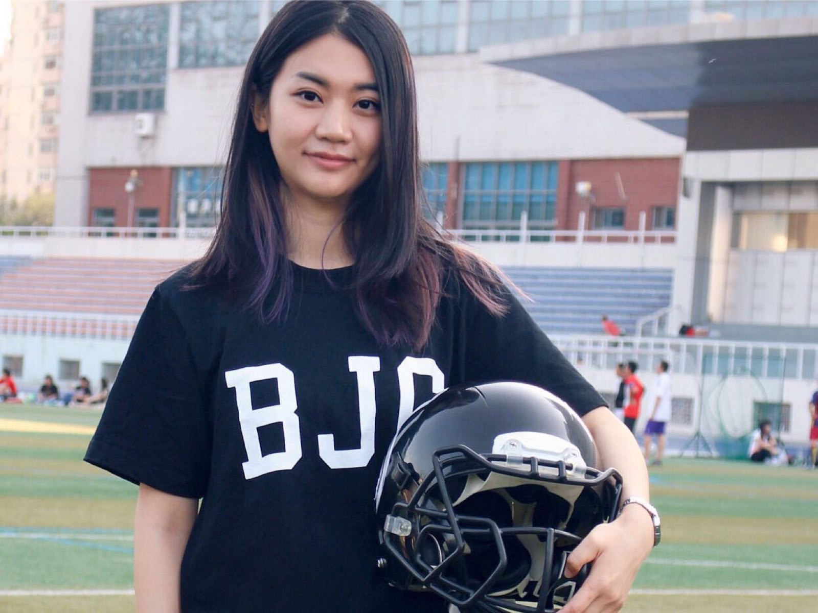 待你长发及腰，一起打橄榄球可好？