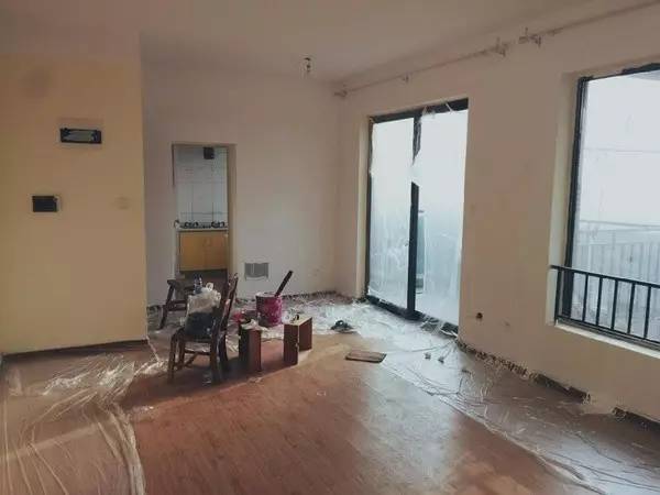 无底线提升千元出租屋品味，看90后美少年怎样活出无数人向往的样子……