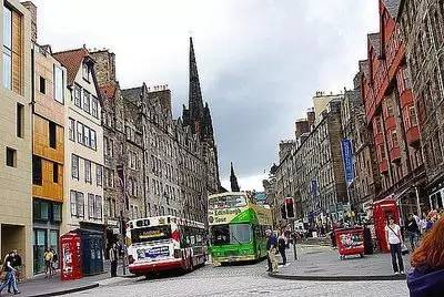 「镇生活」过年还在镇江好，镇江VS国外，100块钱能干啥？看完惊呆你！