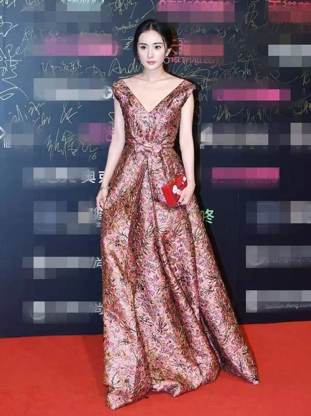 有了这份买包秘籍，大幂幂才不介意发际线呢！