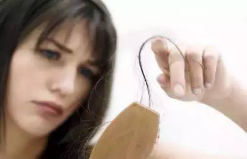 产后脱发想改善学会这2招,涨知识产后脱发的你该如何拯救