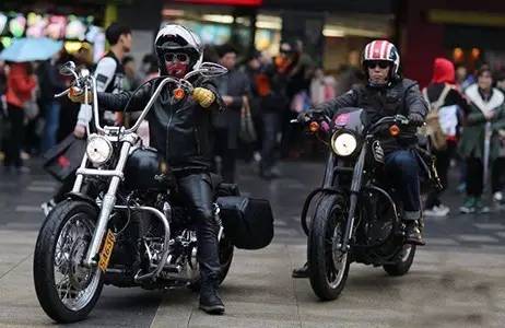 这些汉字有毒，长得像堵在高速路上的车队！