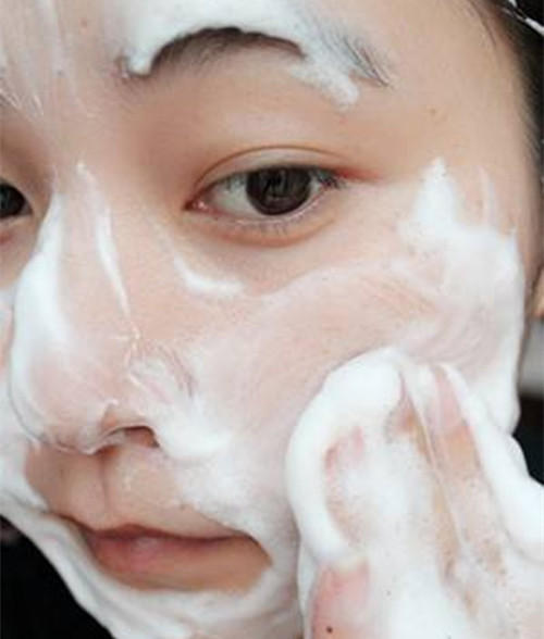 先涂防晒还是隔离护肤的正确步骤,百雀羚护肤套装的正确护肤步骤