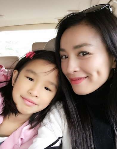 盘点幼年丑哭长大逆袭的星二代们！李小璐女儿最美张庭女儿没救了