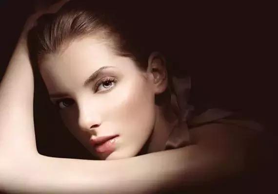 别人都白成一道光了，你还在傻傻踩雷？