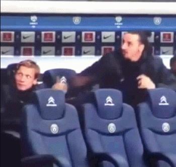 裁判：哥，给口水喝行不奉先：走开，这是我从老家带的二锅头