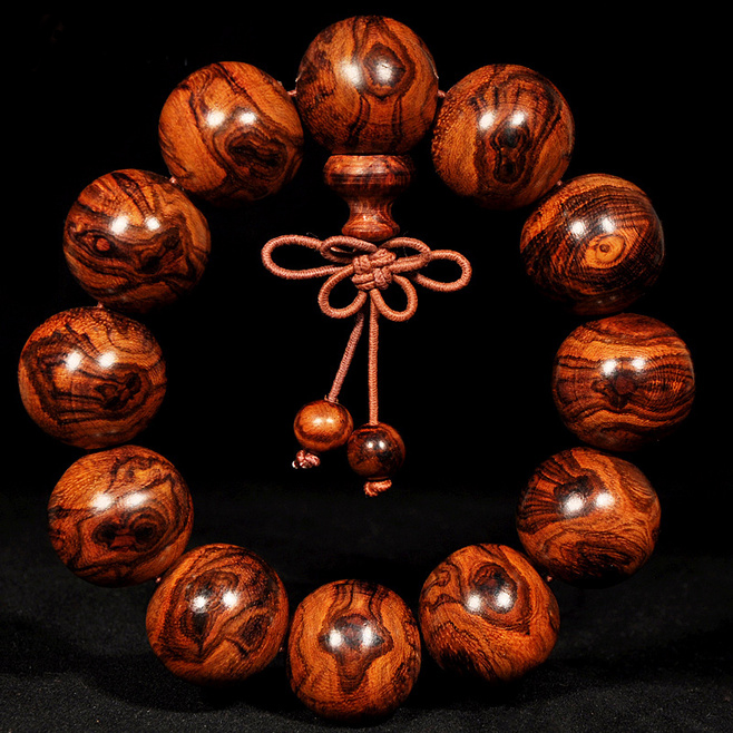 男生佩戴朱砂手串戴左手还是右手,南红草莓晶手串男生能够戴吗