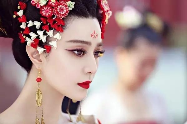 春日桃花妆容教程,桃花妆古风妆容教程