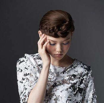 显气质的长发编发造型教学,及腰长发编发发型步骤