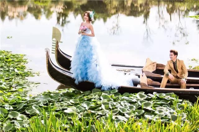 南充到云南拍婚纱照预计要多少钱,春天云南拍婚纱照的地方