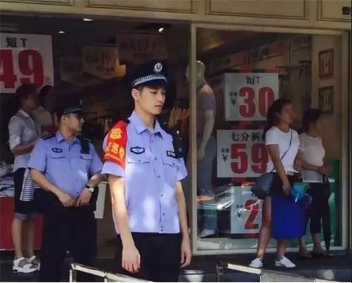 快递吴彦祖之后又出现医生杨洋！扒一扒这些散落民间的明星脸