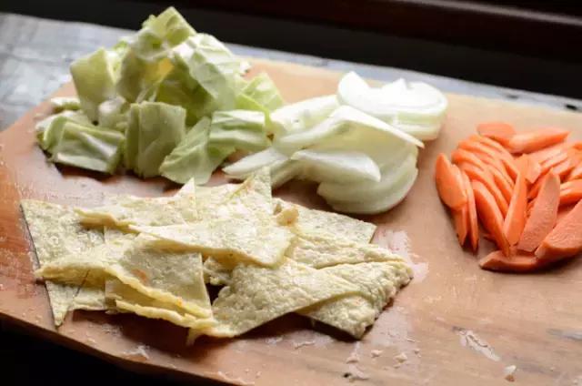 韩国部队锅详细做法,家常韩国部队锅