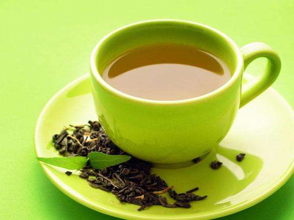 喝了白酒喝茶会解酒吗为什么,酒后喝茶水不解酒反而伤身体