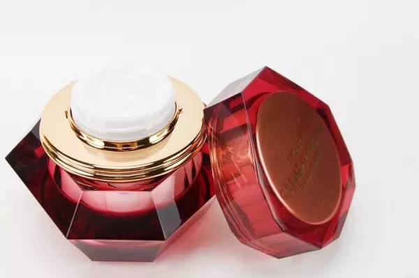 韩国最火的伊思白蜗牛霜和红蜗牛霜你知道区别到底是什么吗？