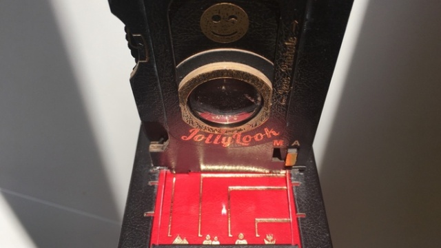 全球首个由再生纸板制成的拍立得，复古情怀满满！