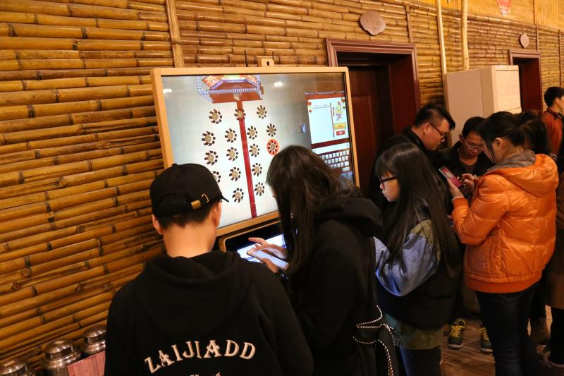 天了噜！互联网+新媒体企业的年会这样搞！