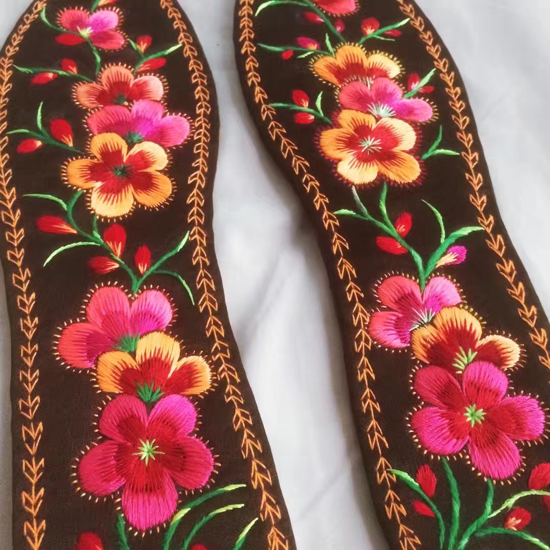 自己亲手做的绣花鞋垫真实图片,纯手工绣花鞋垫图片