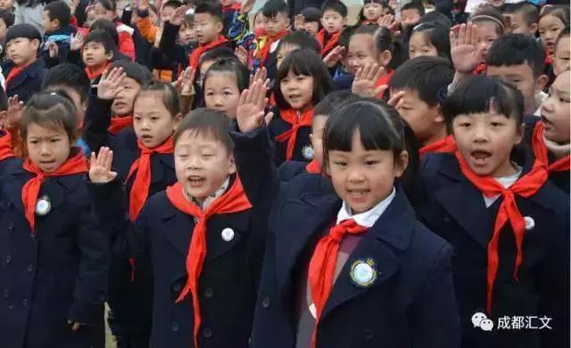 成都喝盖碗茶看川剧变脸图片,四川川剧变脸走进校园