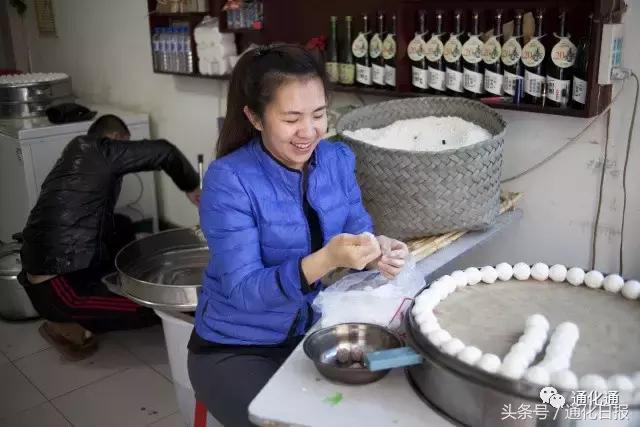 山城小巷红豆飘香｜“豆包西施”小萍的一天