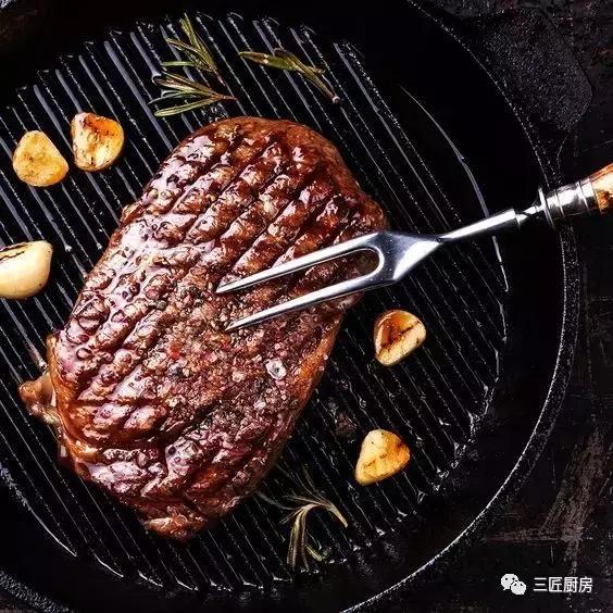 煎出鲜嫩牛排的做法,牛排怎么烤才能鲜嫩多汁