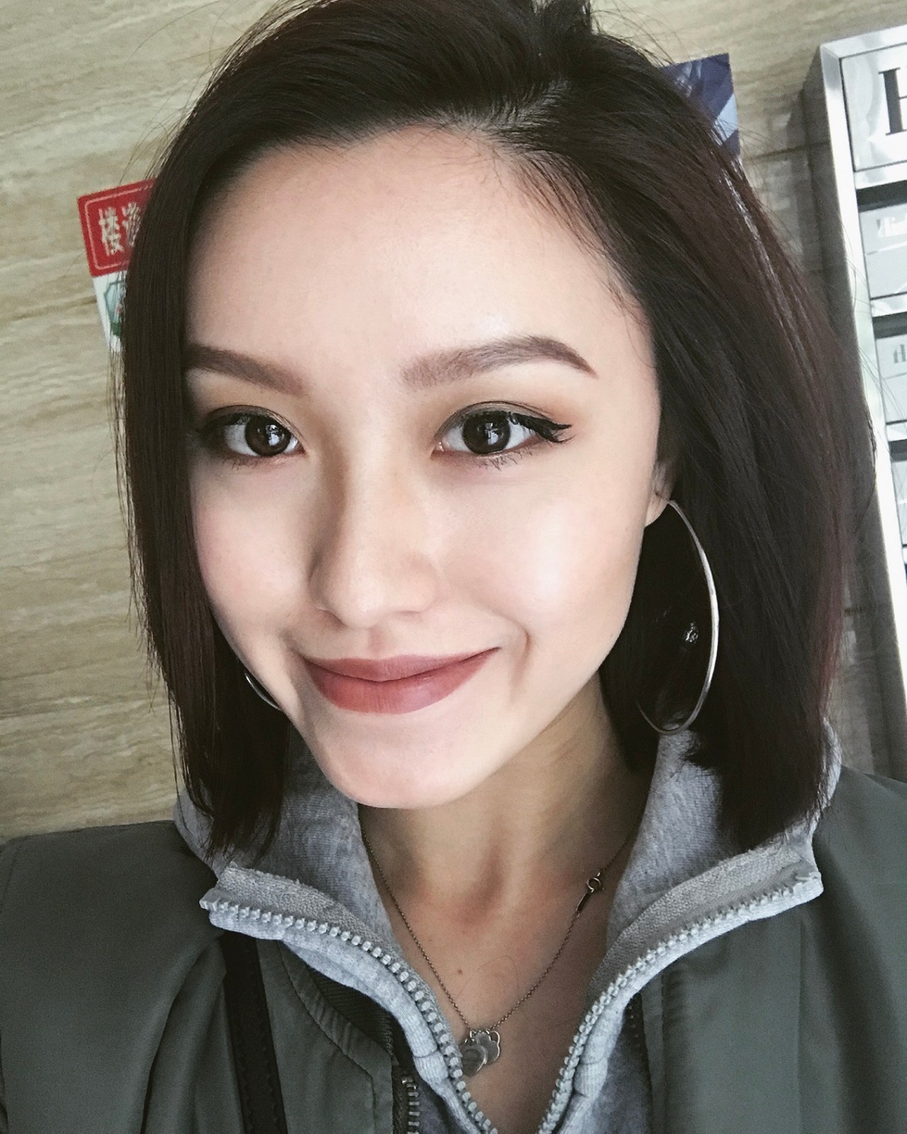 这个成都女孩说：不化眼妆的姑娘，活该你丑