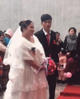 女生喝醉酒搞笑gif,农村女人喝醉酒的搞笑瞬间