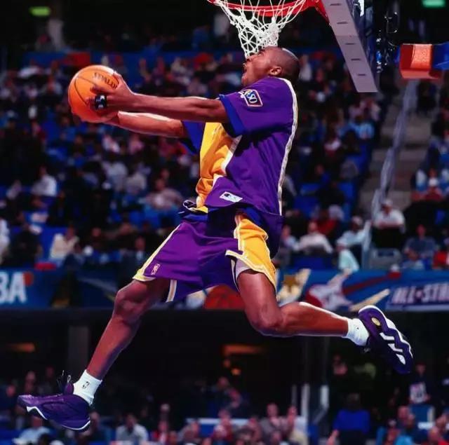 今年扣篮大赛上脚球鞋,乔丹扣篮大赛穿的球鞋