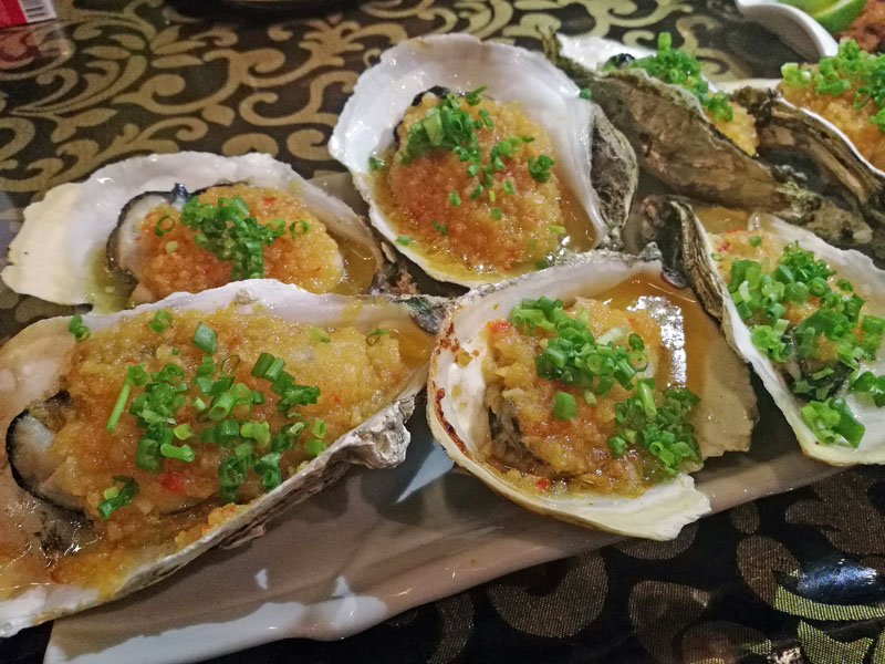 广西全猪宴哪里最好吃,南宁吃烤巴马香猪肉哪家最出名