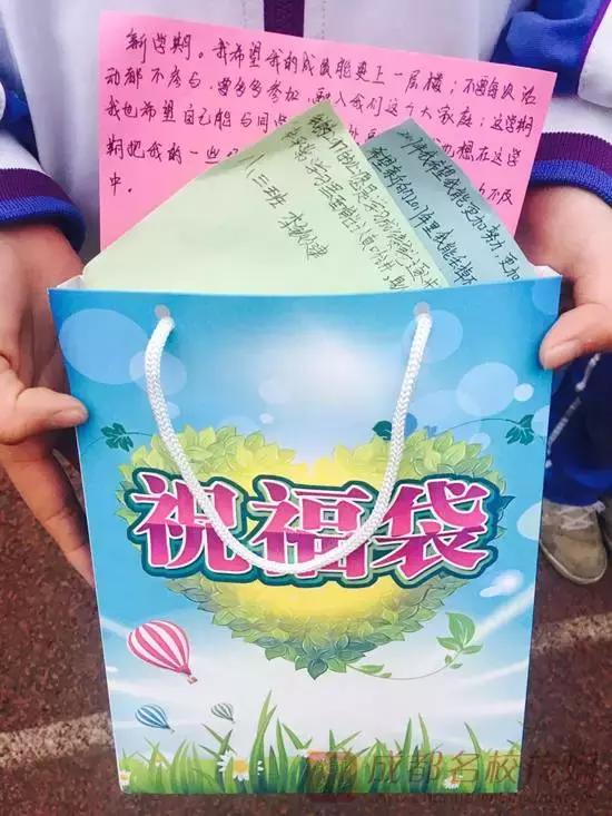 成都喝盖碗茶看川剧变脸图片,四川川剧变脸走进校园