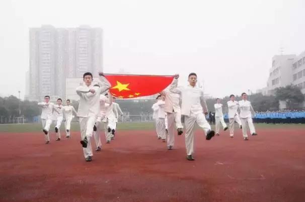 成都喝盖碗茶看川剧变脸图片,四川川剧变脸走进校园