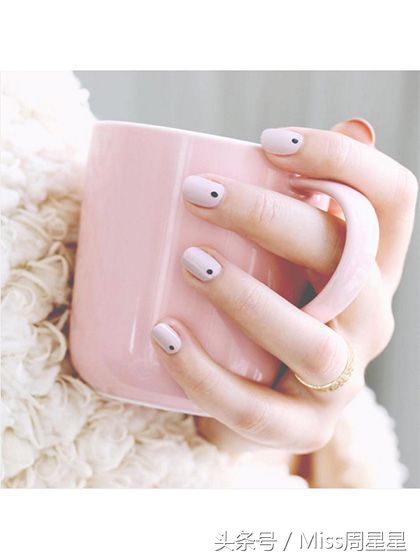 唐嫣宋佳穿衣搭配图片,白色月光宋佳美甲图