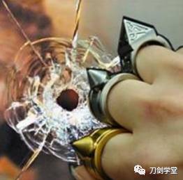 美艳又危险！来看看这款“蛇蝎美人”戒指刀