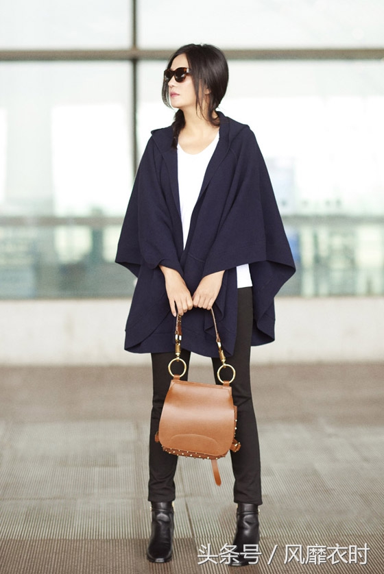 一年四季能够搭的披肩,超简单的减龄披肩