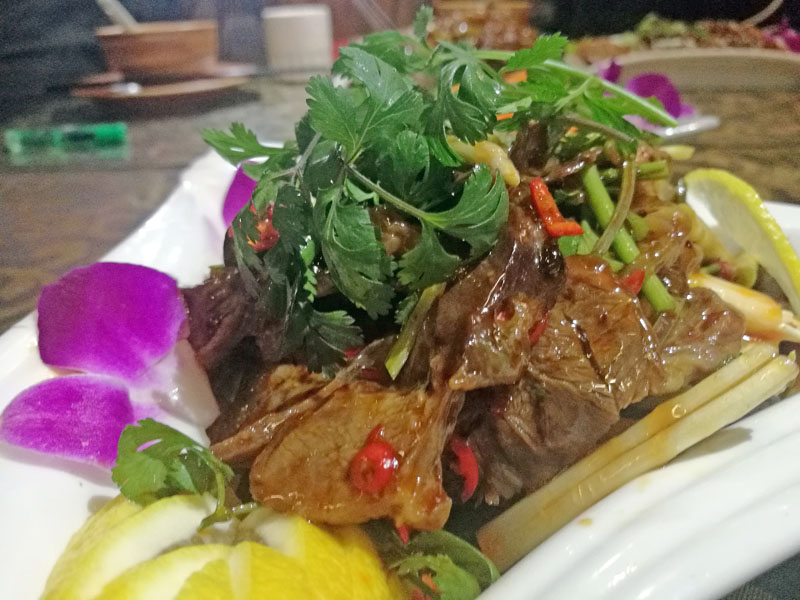 广西全猪宴哪里最好吃,南宁吃烤巴马香猪肉哪家最出名