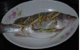 肉质鲜嫩超简单零失败的清蒸鲈鱼,清蒸鲈鱼鱼肉鲜嫩清香无腥味