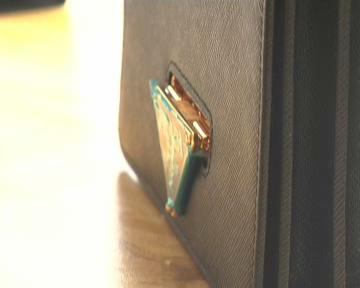 网上的低价奢侈品是正品吗,正品奢侈品跟假的区别