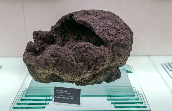 腾冲火山和热海哪个更值得去,去看腾冲火山