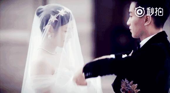 李小璐高清写真图婚纱,李小璐婚纱礼服缎面