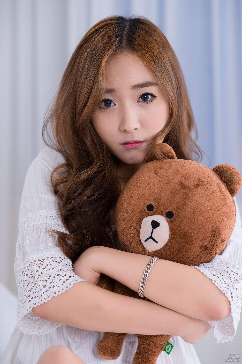 房东在房客屋里装摄像头,小夫妻在出租房发现针孔摄像头