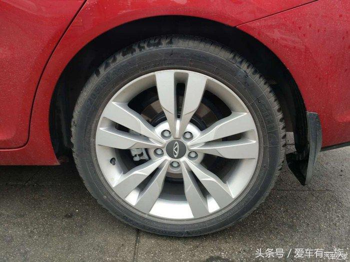 女司机不要买的车,奇瑞艾5红色