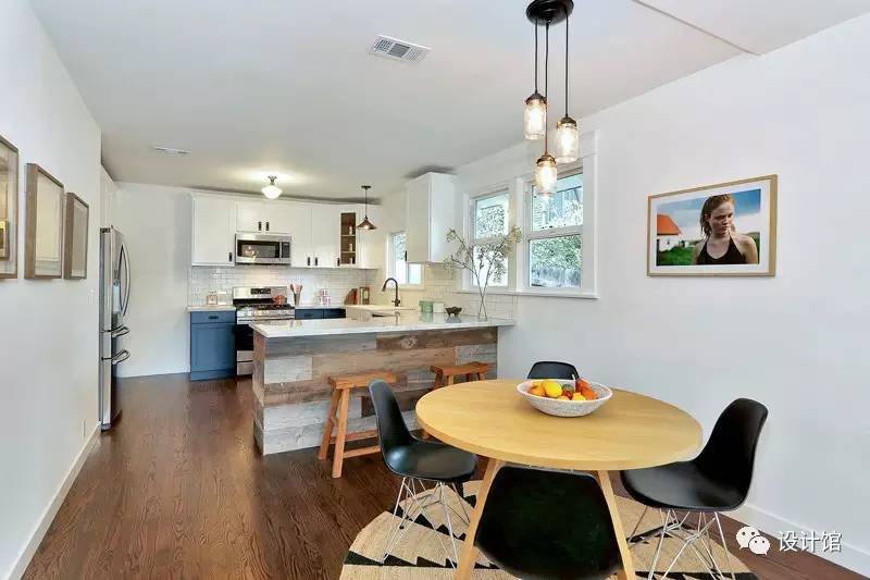 自建房与山融合,背靠石墙建房