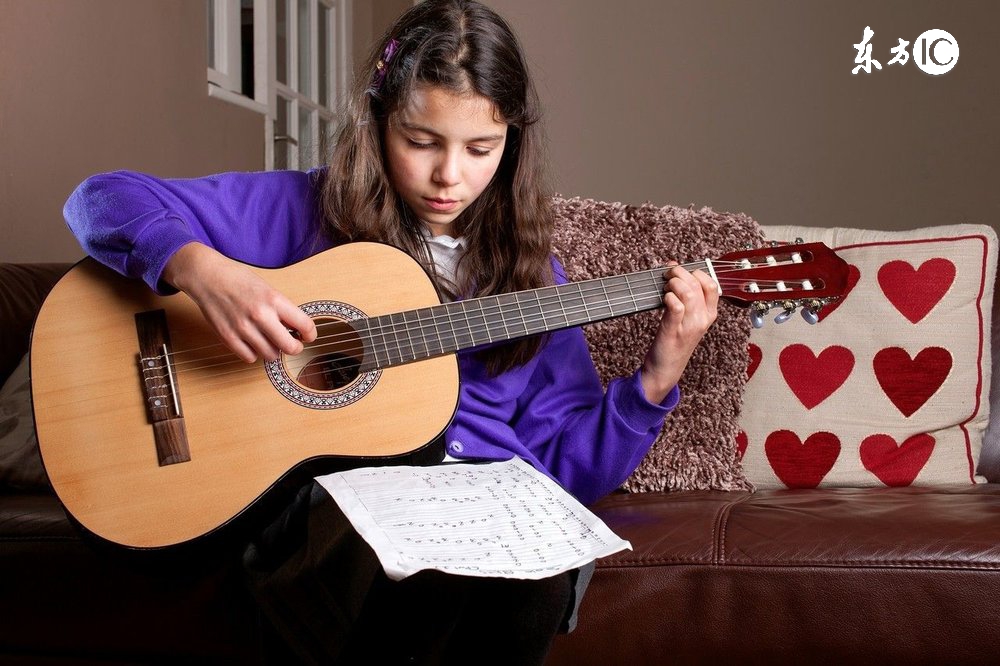吉他哪个牌子合适新手,初学者该如何选择一款好的吉他