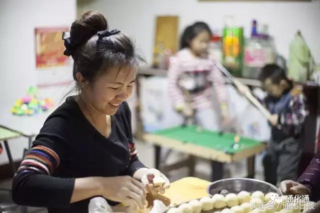 山城小巷红豆飘香｜“豆包西施”小萍的一天
