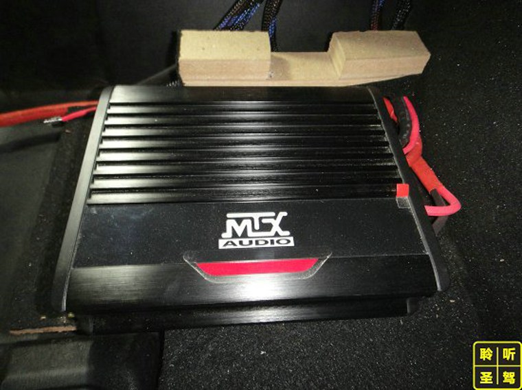 帕杰罗改音响和隔音,三菱帕杰罗汽车音响升级案例