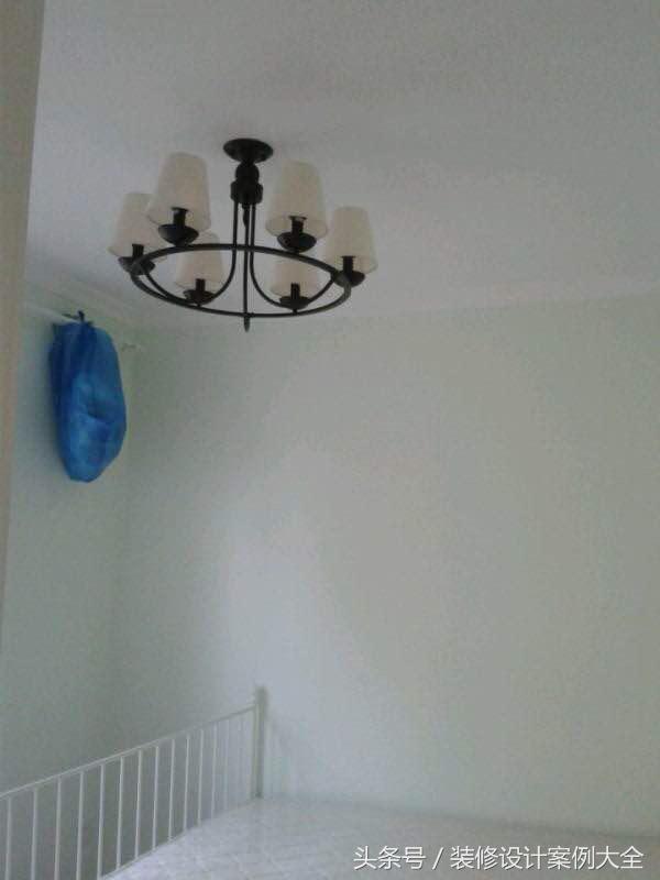 夫妻俩齐心协力攒钱买房装修，虽然面积不大但满满的温馨