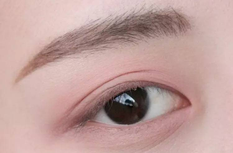 Bambi美番丨情人节画桃花眼已经不时髦了！最好看的是豆沙眼！